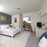 Lägenhetshotell Vigles Sea View, Philian And