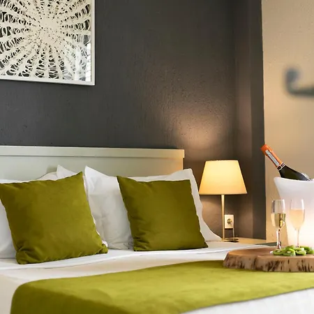 Vigles Sea View, Philian And